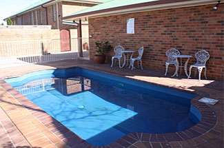 cessnock hotel swimming pool